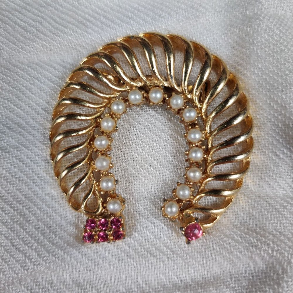 Vintage Gerrys Horseshoe Brooch Pin Faux Pearls Pink Rhinestones Chic Gold Tone - Picture 9 of 10